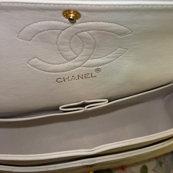 Vintage white Chanel classic flap - Picture 13 of 14